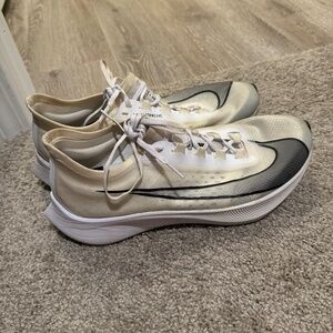 Nike Men’s Zoom Fly 3 Running Shoes Sneakers White Cream Black - Size 10